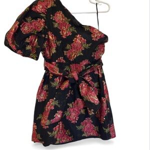 Meet Me in Santorini NWT
Scarlet Blossom One-Shoulder Floral Dress – Size Large